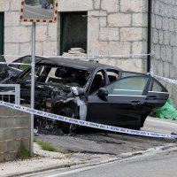 Policijski očevid na automobilu koji je planuo tijekom noći