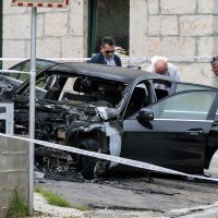 Policijski očevid na automobilu koji je planuo tijekom noći