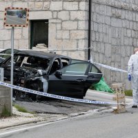 Policijski očevid na automobilu koji je planuo tijekom noći
