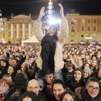  Na glavnom Trgu održan koncert Želim život za zakladu Ana Rukavina (1)