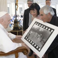 Papa Franjo se susreo sa suprugama boraca iz Azovstala