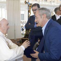 Papa Franjo se susreo sa suprugama boraca iz Azovstala