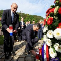 Veliko Trgovišće: Polaganje vijenaca ispred rodne kuće Franje Tuđmana
