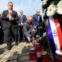 Veliko Trgovišće: Polaganje vijenaca ispred rodne kuće Franje Tuđmana