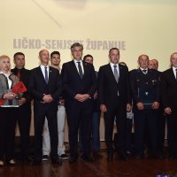 Premijer Plenković proglašen počasnim građaninom Ličko-senjske županije