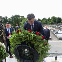 Na Mirogoju položeni vijenci povodom Dana Hrvatske vojske