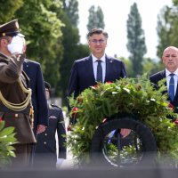 Na Mirogoju položeni vijenci povodom Dana Hrvatske vojske