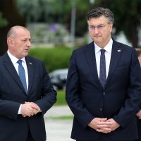 Andrej Plenković i Gordan Jandroković položili su vijenac kod Spomenika domovini