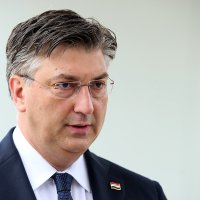 Andrej Plenković i Gordan Jandroković položili su vijenac kod Spomenika domovini