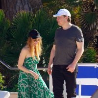 Elon Musk i Natasha Bassett