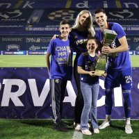 Marko Tolić sa suprugom Gabrijelom i nećacima