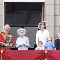 Vojvotkinja Camilla, princ Charles, kraljica Elizabea II, princ Louis, vojvotkinja od Cambridgea, princeza Charlotte, princ George, princ  William i vojvotkinja Sophie od Wessexa