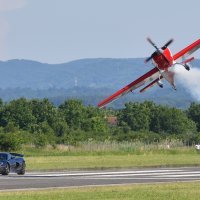 'Fly Over' utrka: Rimac Nevera protiv aviona