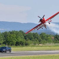 'Fly Over' utrka: Rimac Nevera protiv aviona