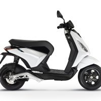 Piaggio-ONE_bianco_LatDX_bianco