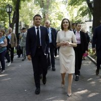 Francuski predsjednik Emmanuel Macron s predsjednicom Moldavije Maijom Sandu