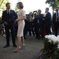 Francuski predsjednik Emmanuel Macron s predsjednicom Moldavije Maijom Sandu