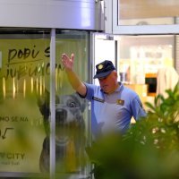 Dojava o bombi u Avenue Mallu