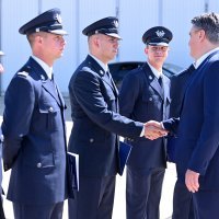 Predsjednik Zoran Milanović sudjelovao je na dodjeli diploma sedmorici pilota HRZ-a