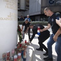 Polaganje vijenaca za branitelje 9. bojne HOS-a