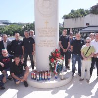 Čelnici nove udruge 9. bojne HOS 1991 položili vijence kod spomenika HOS-a