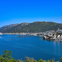 Kruzer dočekan prosvjedom u Neumu