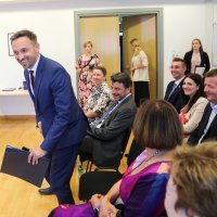 Ministar Piletić uručio ugovore o dodjeli bespovratnih sredstava iz Poziva 'Osiguravanje školske prehrane za djecu u riziku od siromaštva'