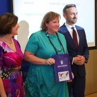 Ministar Piletić uručio ugovore o dodjeli bespovratnih sredstava iz Poziva 'Osiguravanje školske prehrane za djecu u riziku od siromaštva'