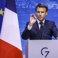 Emmanuel Macron na samitu G7