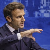 Emmanuel Macron na samitu G7