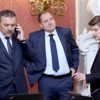 Nekadašnji Mostovi ministri Vlaho Orepić i Slaven Dobrović u društvu s Zdravko Marićem