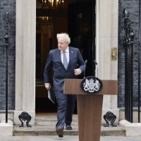 Boris Johnson podnosi ostavku