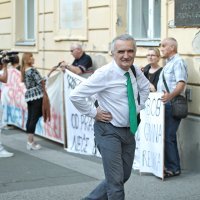 Gradonačelnika pred Skupštinom dočekao prosvjedni performans Udruge za zaštitu okoliša Resnik