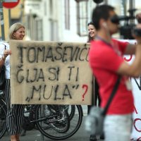 Gradonačelnika pred Skupštinom dočekao prosvjedni performans Udruge za zaštitu okoliša Resnik