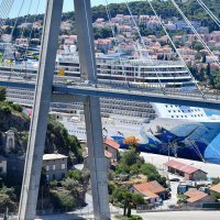 Kruzer Norwegian Escape uplovio u dubrovačku luku Gruž