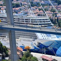 Kruzer Norwegian Escape uplovio u dubrovačku luku Gruž