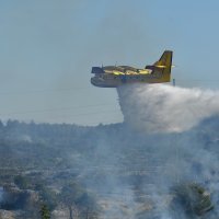 Požar kod Šibenika i dalje je aktivan, dio magistrale je zatvoren