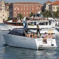 Velike gužve u trajektnoj luci i centru Splita