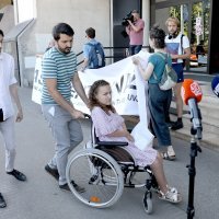 Ispred Ministarstva rada održana je konferencija o problemima osobnih asistenata i korisnika osobne asistencije