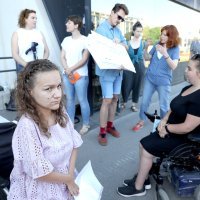 Ispred Ministarstva rada održana je konferencija o problemima osobnih asistenata i korisnika osobne asistencije