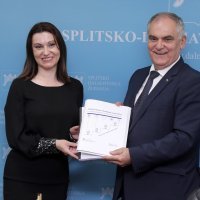 Ministrica Tramišak uručila ugovor županu Bobanu za projekt Jadranski regionalni znanstveni centar