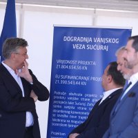 Premijer Plenković na svečanom otvorenju preuređenog lukobrana u Sućurju