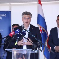 Premijer Plenković na svečanom otvorenju preuređenog lukobrana u Sućurju