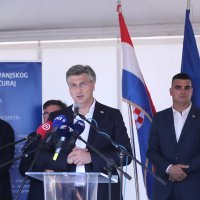 Premijer Plenković na svečanom otvorenju preuređenog lukobrana u Sućurju