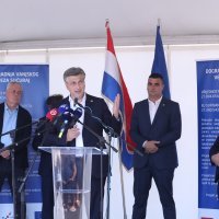 Premijer Plenković na svečanom otvorenju preuređenog lukobrana u Sućurju