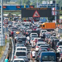 Velika gužva na naplatnoj postaji Lučko