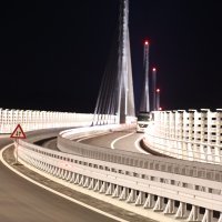 Pelješki most s upaljenom rasvjetom