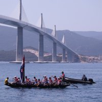 Revijalna utrka neretvanskih lađa ispod Pelješkog mosta