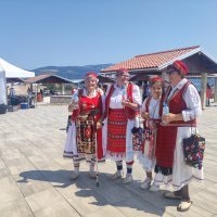 Dinka, Desanka, mala Laura i njena baka Milena - Bile ruže Imotske krajine