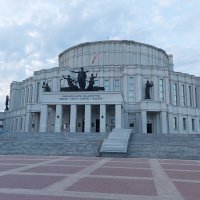 Nacionalni teatar Opere i Baleta - uspomena na sovjetsku arhitekturu